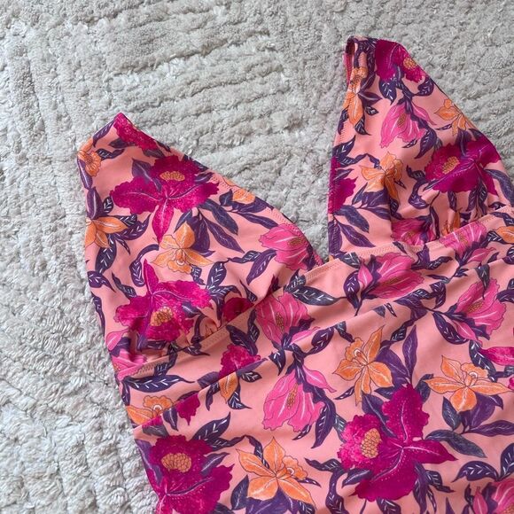 Old Navy Matching V-Neck One-Piece Swimsuit XXL - Picture 2 of 5